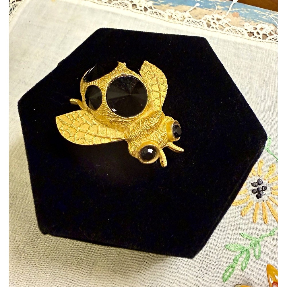 Vtg Doreen Ryan Textured Gold Tone Bee Black Rivoli Rhinestone Brooch Signed